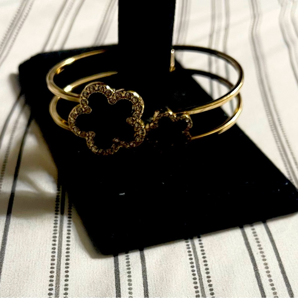 Flower bracelet